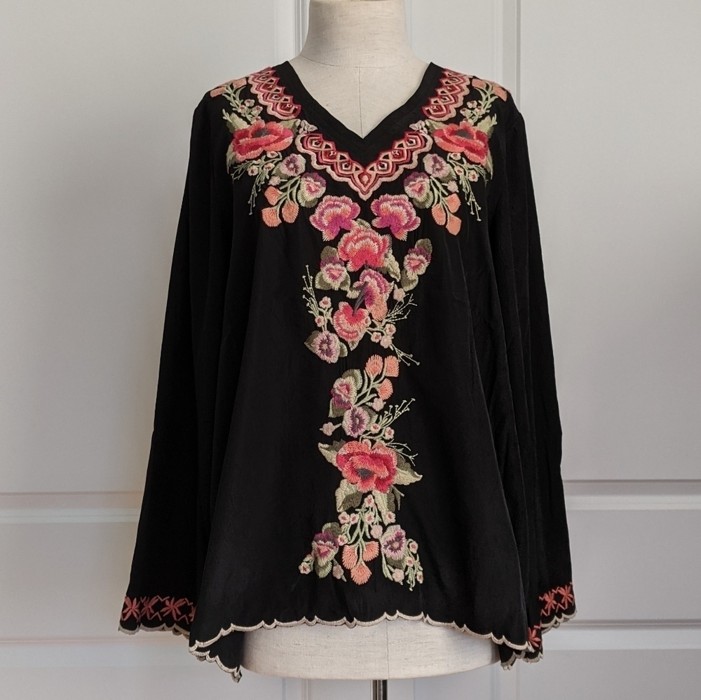 Boho Floral Embroidered Blouse V-Neck Long Wide Sleeves Multicolor Black M NWT